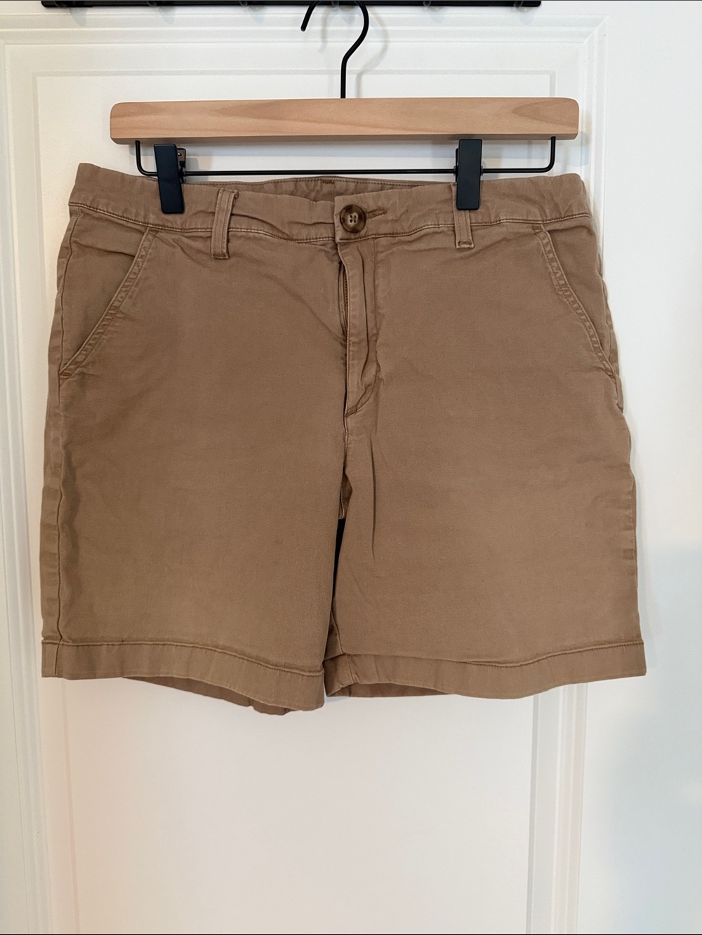 chubbies Men's Tan Chino Shorts